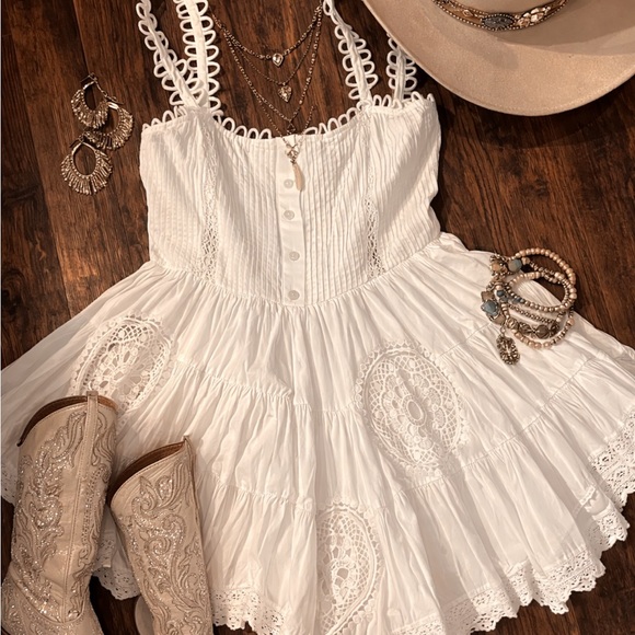 Anthropologie Adrianna Forever That Girl White Eyelet Romper - Picture 3 of 13